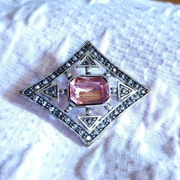 Vintage Silver Marcasite Pink cushion cut Stone Art Deco Revival Pin Brooch - Picture 4 of 4